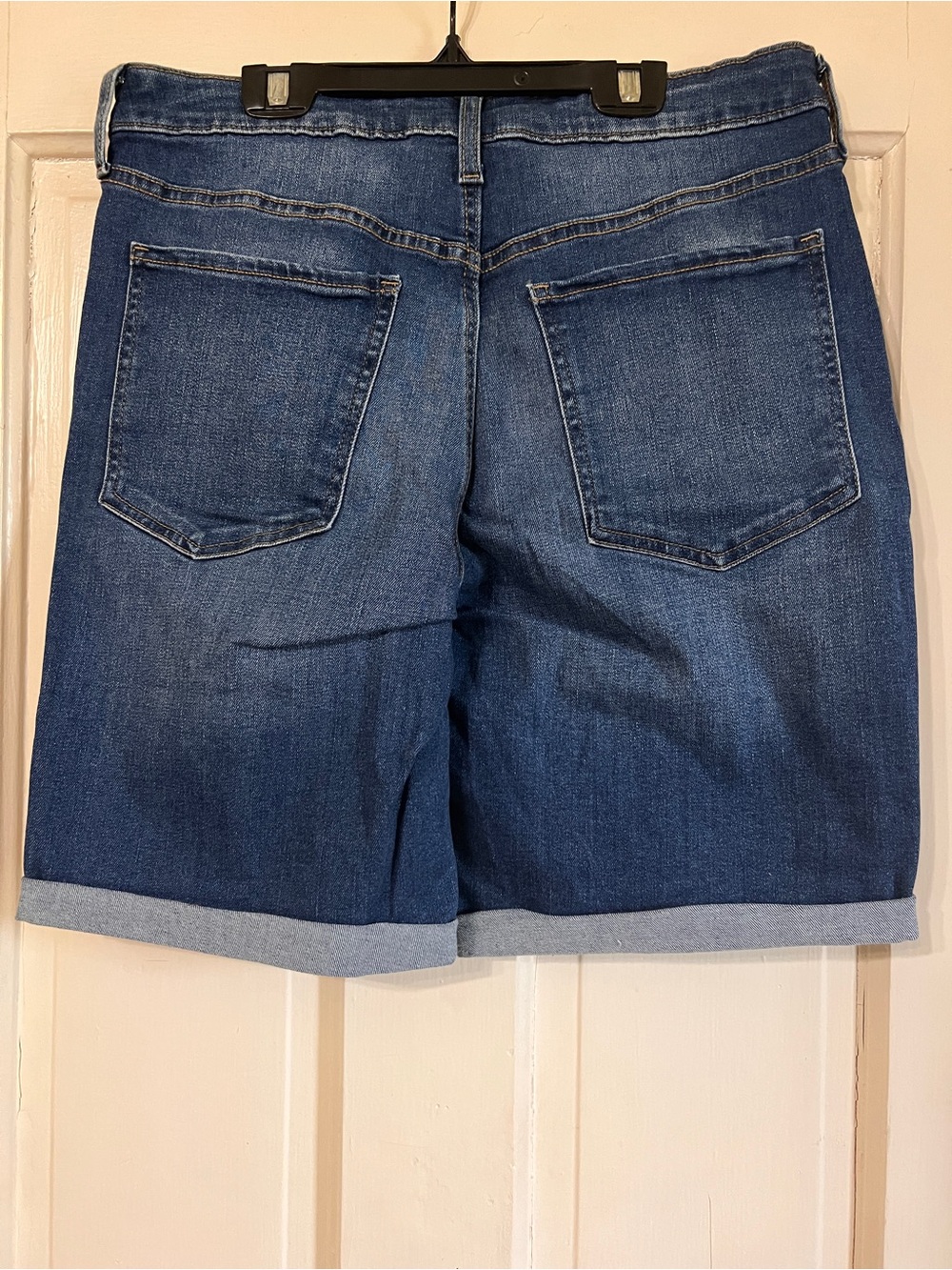 Old Navy Blue Denim Shorts with Contrast Stitching NWT size 12 - Picture 4 of 8